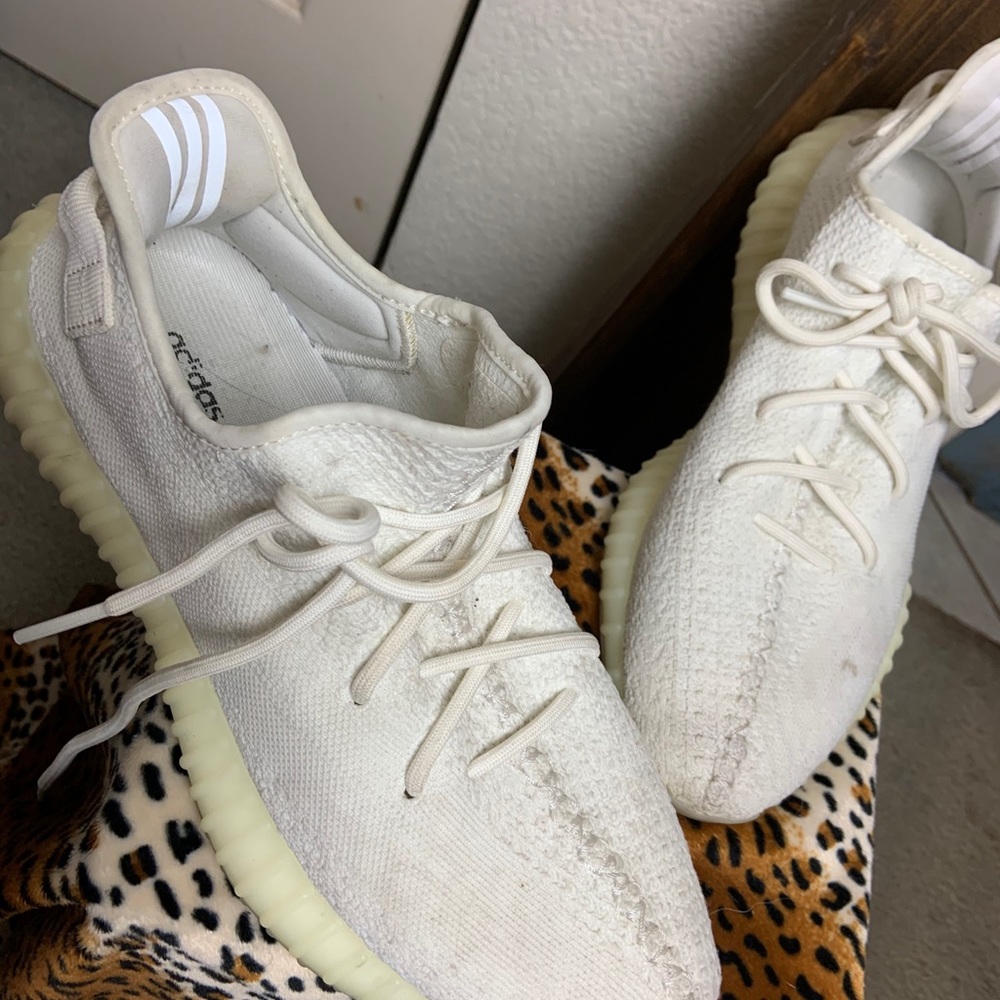 YEEZY WHITE 350 BOOST SNEAKERS